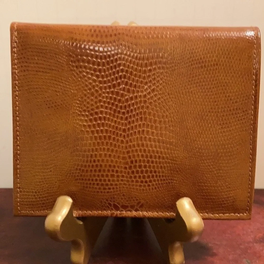 NWOT made in Great Britain caramel leather billfold